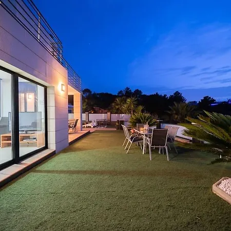 Aurore, 12 Persons, Large Salt-water Pool, Air Conditioning *