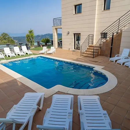 Aurore, 12 Persons, Large Salt-water Pool, Air Conditioning Willa *
