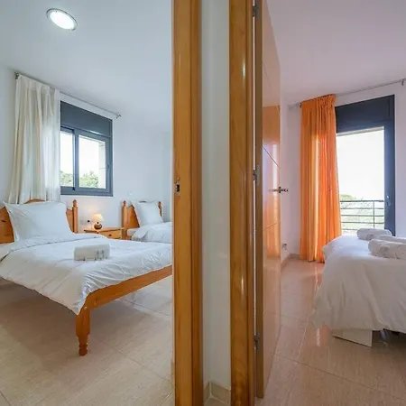 Aurore, 12 Persons, Large Salt-water Pool, Air Conditioning Villa Lloret de Mar
