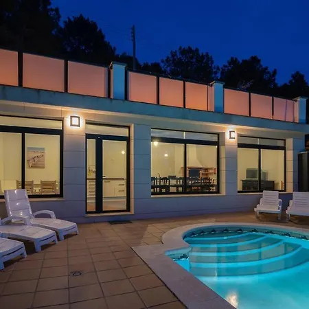 Aurore, 12 Persons, Large Salt-water Pool, Air Conditioning