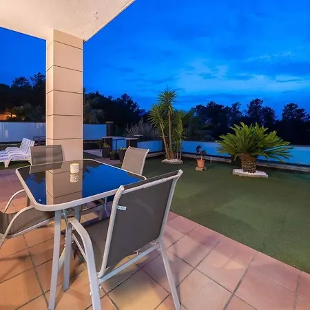 Aurore, 12 Persons, Large Salt-water Pool, Air Conditioning * Lloret de Mar