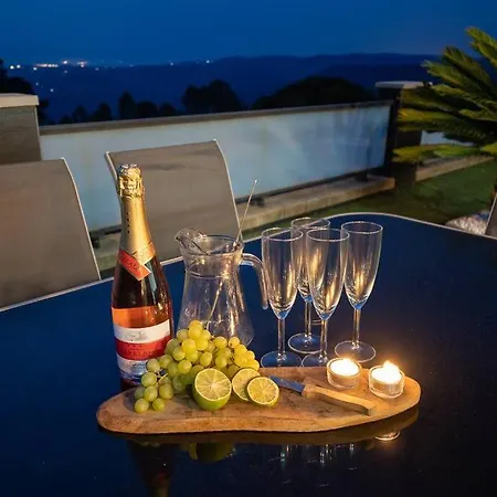 Aurore, 12 Persons, Large Salt-water Pool, Air Conditioning Villa