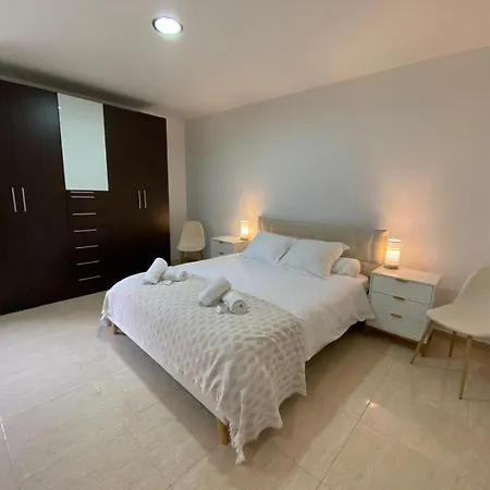 Villa Aurore, 12 Persons, Large Salt-water Pool, Air Conditioning Lloret de Mar