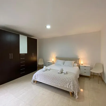 Aurore, 12 Persons, Large Salt-water Pool, Air Conditioning فيلة