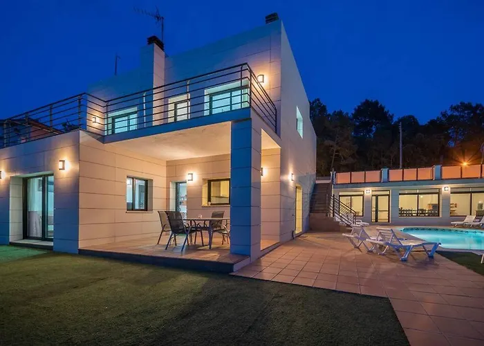 Aurore, 12 Persons, Large Salt-water Pool, Air Conditioning Willa *