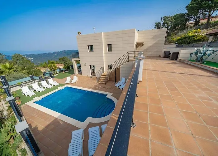 Aurore, 12 Persons, Large Salt-water Pool, Air Conditioning Lloret de Mar