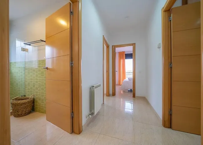 Aurore, 12 Persons, Large Salt-water Pool, Air Conditioning Willa Lloret de Mar