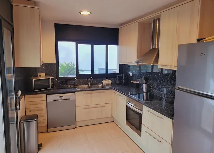 Aurore, 12 Persons, Large Salt-water Pool, Air Conditioning Villa *