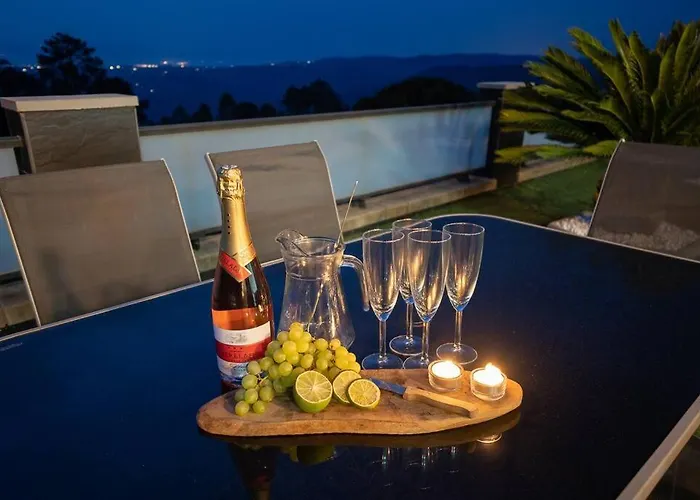 Aurore, 12 Persons, Large Salt-water Pool, Air Conditioning Willa