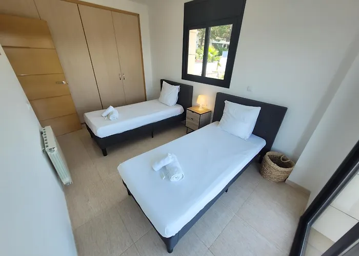 Aurore, 12 Persons, Large Salt-water Pool, Air Conditioning Villa Lloret de Mar