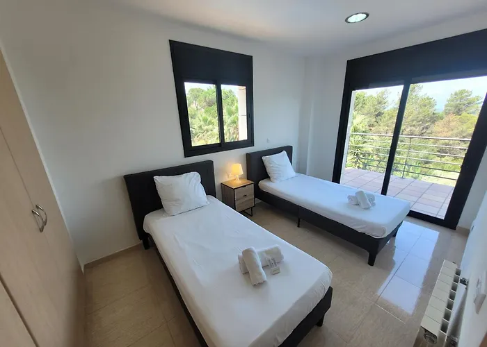 Willa Aurore, 12 Persons, Large Salt-water Pool, Air Conditioning *