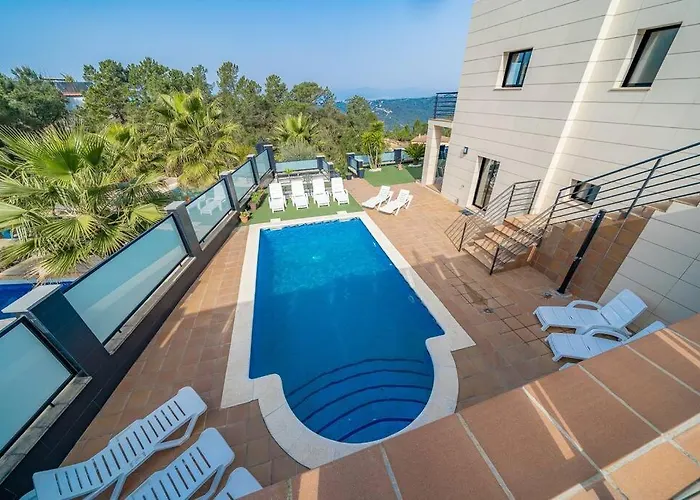 Aurore, 12 Persons, Large Salt-water Pool, Air Conditioning 滨海略雷特