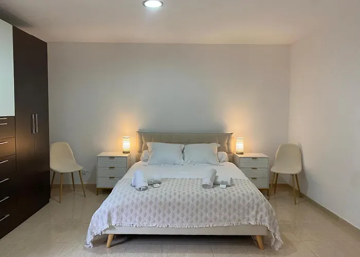 Aurore, 12 Persons, Large Salt-water Pool, Air Conditioning * 滨海略雷特