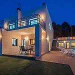 Aurore, 12 Persons, Large Salt-water Pool, Air Conditioning فيلة *