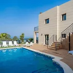 فيلة Aurore, 12 Persons, Large Salt-water Pool, Air Conditioning
